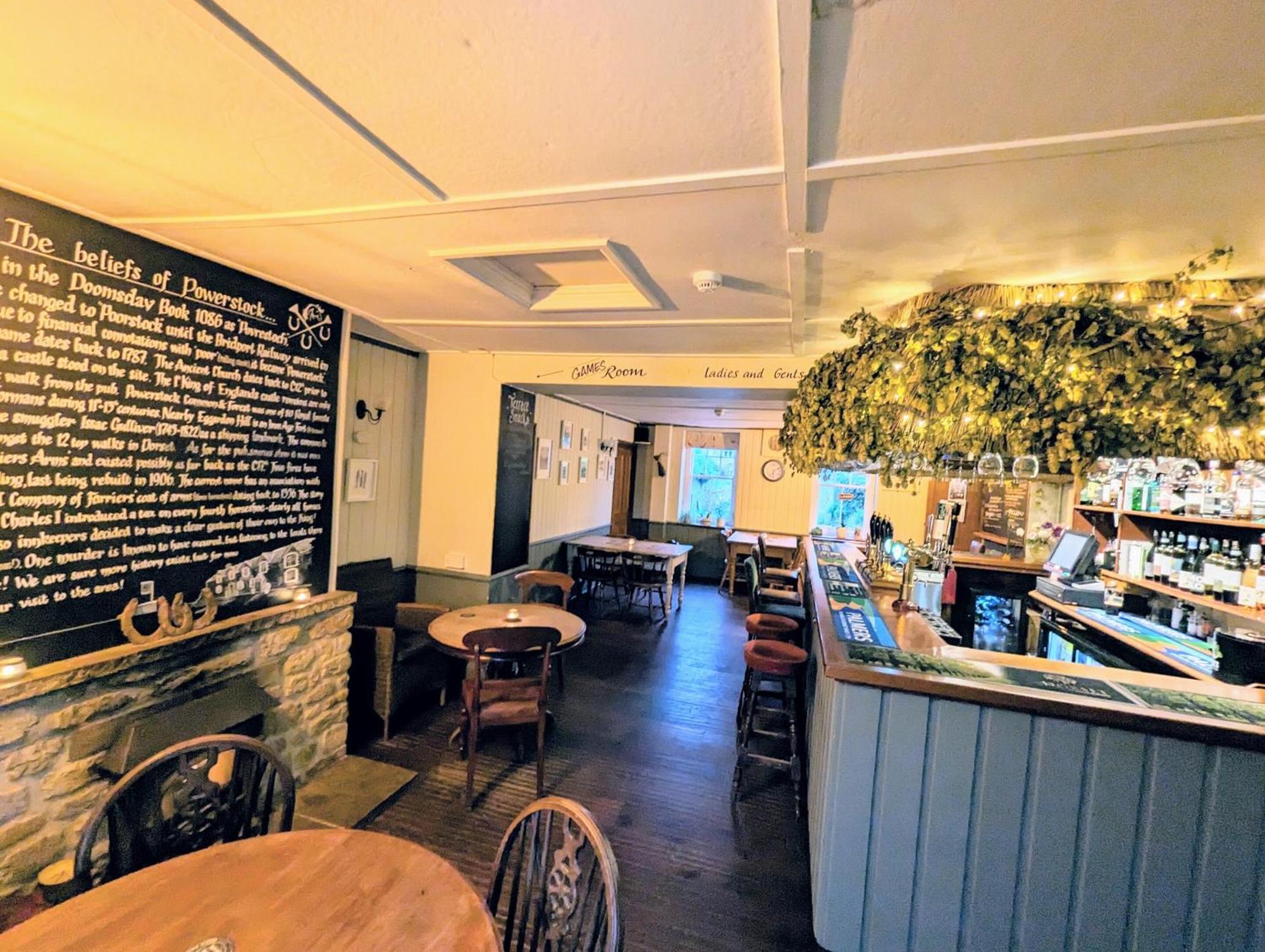 The Three Horseshoes Inn Bridport Exterior photo